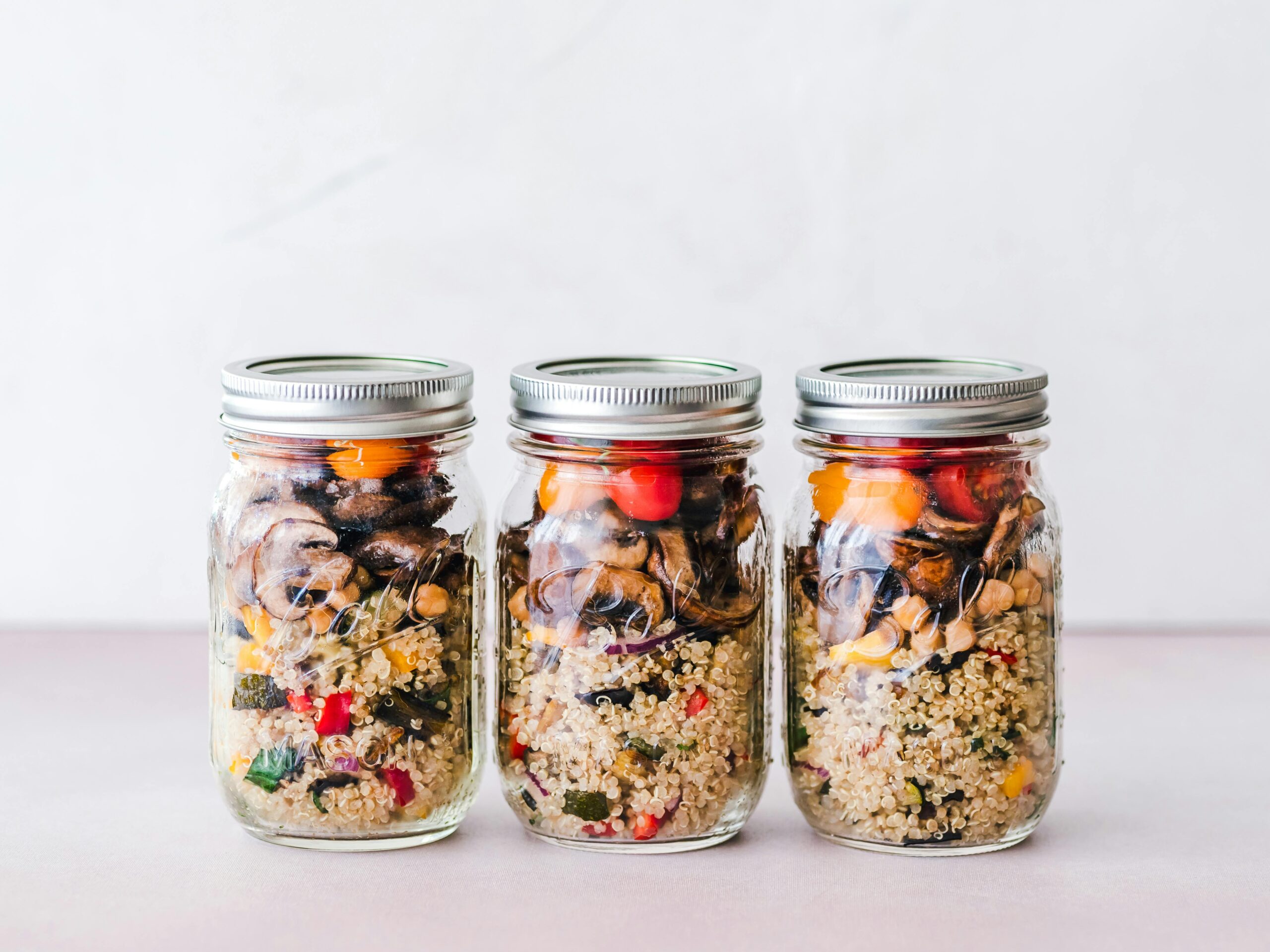 Quinoa-Salat mit Avocado und Kichererbsen